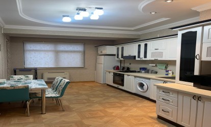 İcarəyə verilir — 2 otaqlı  yeni tikili  95 m²   Azərbaycan Bakı Mirzə Ibrahimov küç          (000342)