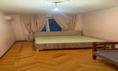 İcarəyə verilir — 2 otaqlı köhnə tikili 50 m²   Azərbaycan Bakı Hesen bey Zerdabi küc          (000354)