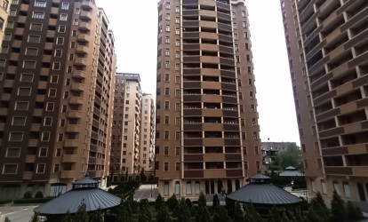 Satılır — 2 otaqlı  yeni tikili  114 m²   Azərbaycan Bakı Dilarə Əliyeva kücəsi          (000374)