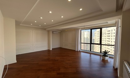 Satılır — 3 otaqlı  yeni tikili  140 m²   Azərbaycan Bakı Təbriz kücəsi          (000384)