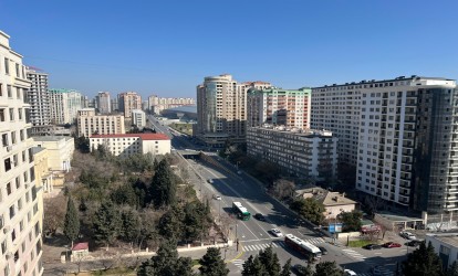 Satılır — 3 otaqlı  yeni tikili  140 m²   Azərbaycan Bakı Təbriz kücəsi          (000384)