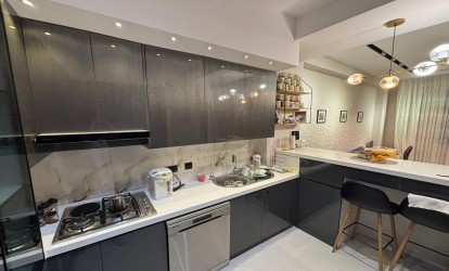 Satılır — 2 otaqlı  yeni tikili  60 m²   Azərbaycan Bakı Təbriz kücəsi          (000392)