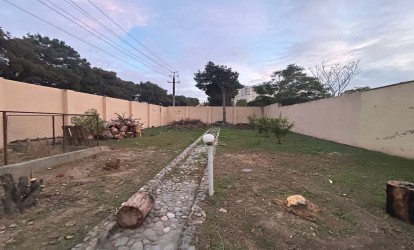 Satılır — 2.5 sot   torpaq sahəsi  Azərbaycan Bakı Yaver Eliyev kuc,          (000415)