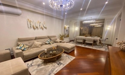 Satılır — 3 otaqlı  yeni tikili  100 m²   Azərbaycan Bakı Fayiq Yusifov kücəsi          (000436)