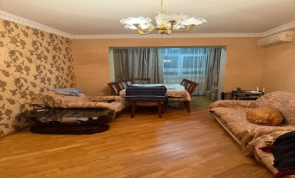 Satılır — 3 otaqlı köhnə tikili 75 m²   Azərbaycan Bakı Rövşən Əliyev          (000443)