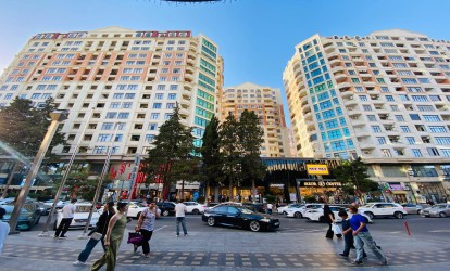 Satılır — 3 otaqlı  yeni tikili  137 m²  Bakı Təbriz kücəsi