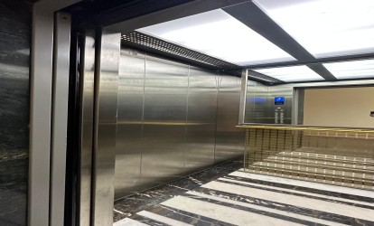 Satılır — 3 otaqlı  yeni tikili  140 m²  Bakı Təbriz kücəsi