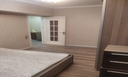 İcarəyə verilir — 2 otaqlı köhnə tikili 70 m²  Bakı Qara Qarayev pr,