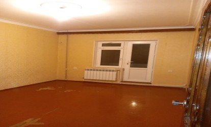 Satılır — 3 otaqlı köhnə tikili 90 m²  Bakı 8 Noyabr pr,