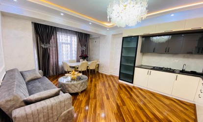 Satılır — 3 otaqlı  yeni tikili  80 m²  Bakı Azadlıq pr