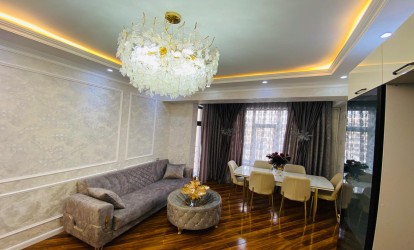 Satılır — 3 otaqlı  yeni tikili  80 m²  Bakı Azadlıq pr