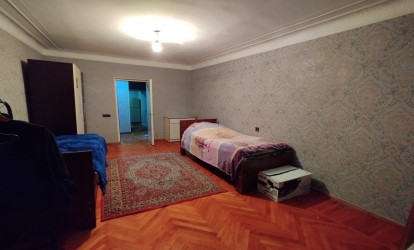 İcarəyə verilir — 3 otaqlı köhnə tikili 75 m²  Bakı Mireli Seyidov küc