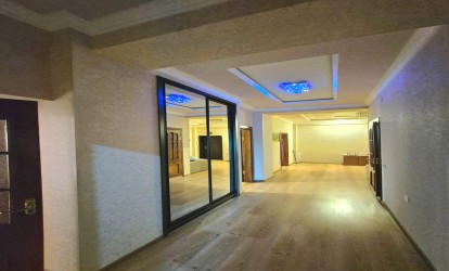 Satılır — 3 otaqlı  yeni tikili  120 m²  Bakı sarayeva küçəsi