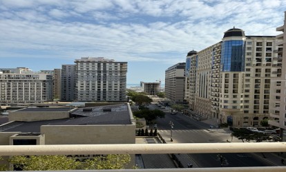 Satılır — 3 otaqlı  yeni tikili  140 m²  Bakı Azadlıq prospekti