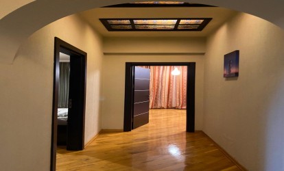 İcarəyə verilir — 4 otaqlı  yeni tikili  200 m²  Bakı Rəşid Behbudov