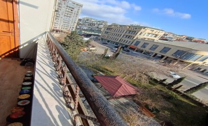 Satılır — 2 otaqlı köhnə tikili 60 m²  Bakı 1 Sahib Ibrahimxalilov, Bakı,