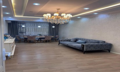 Satılır — 4 otaqlı  yeni tikili  150 m²  Bakı Təbriz kücəsi
