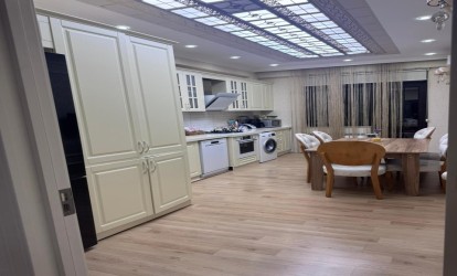 Satılır — 4 otaqlı  yeni tikili  150 m²  Bakı Təbriz kücəsi