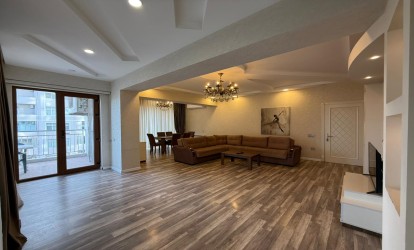 Satılır — 4 otaqlı  yeni tikili  180 m²  Bakı Afiyəddin Cəlilov