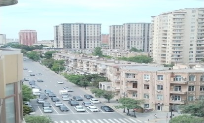 Satılır — 4 otaqlı  yeni tikili  225 m²  Bakı Azadlıq pr