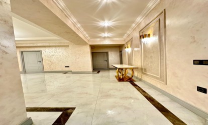 Satılır — 4 otaqlı  yeni tikili  205 m²  Bakı Xan Şuşinski kücəsi