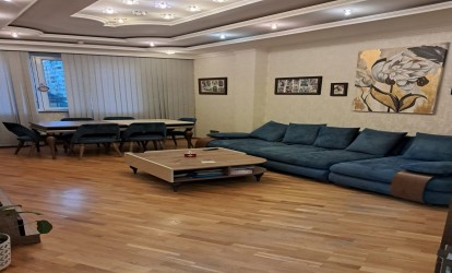 Satılır — 2 otaqlı  yeni tikili  78 m²  Bakı Azər Əliyev kücəsi
