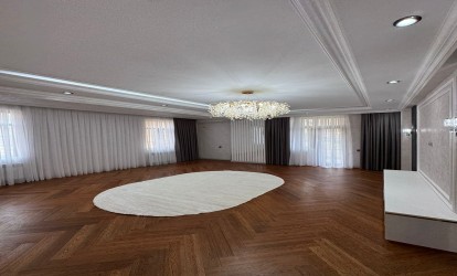 Satılır — 3 otaqlı  yeni tikili  138 m²  Bakı Azadlıq pr