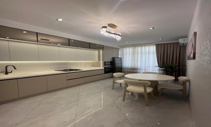 Satılır — 4 otaqlı  yeni tikili  145 m²  Bakı Salamzade kücəsi