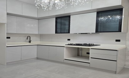 Satılır — 3 otaqlı  yeni tikili  138 m²  Bakı Həsən Əliyev kücəsi